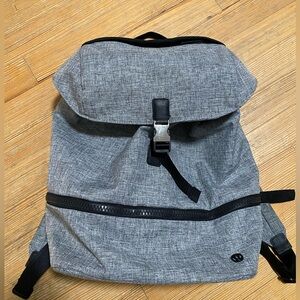 Lululemon back pack with lots of pockets!